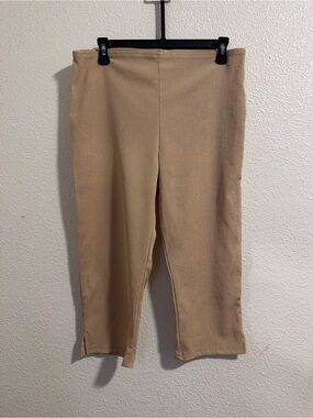 Espresso Beige Textured Knit Capri Pants